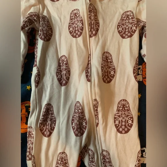 Kate Quinn Nesting Doll Baby Footie - Picture 2 of 3